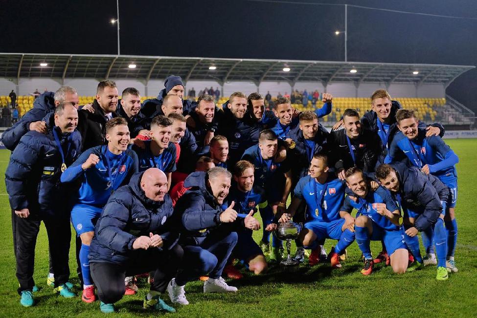 obr: Finále Challenge Trophy: Skvelý výkon našich Sokolíkov, trofej zostáva doma!