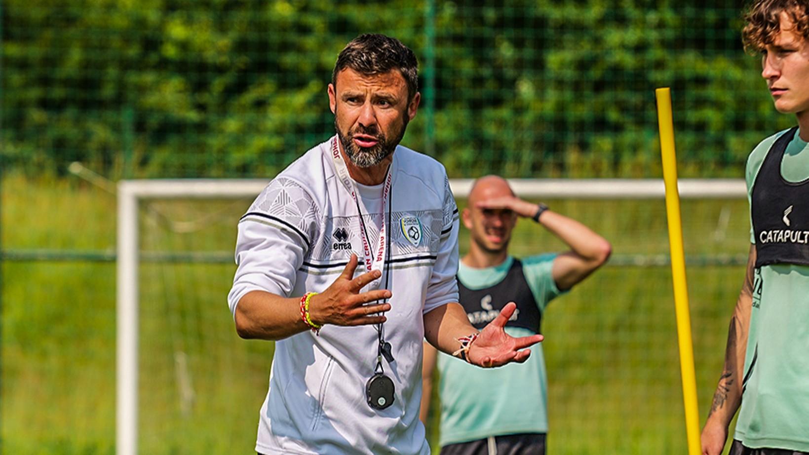 Asistentom trénera je bývalý reprezentant a majster so Slovanom a Spartou